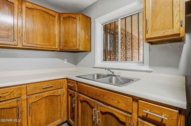 1051 SAINT JOHNS Drive, El Paso, TX 79903