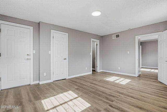 1051 SAINT JOHNS Drive, El Paso, TX 79903