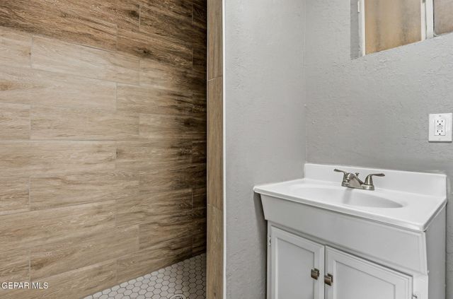 1051 SAINT JOHNS Drive, El Paso, TX 79903