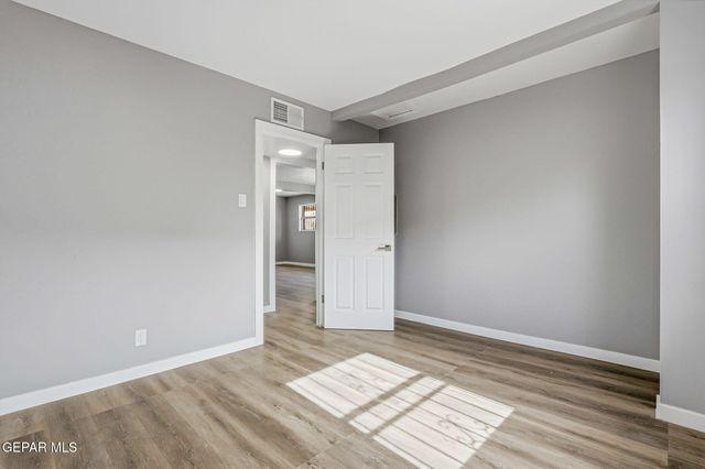 1051 SAINT JOHNS Drive, El Paso, TX 79903