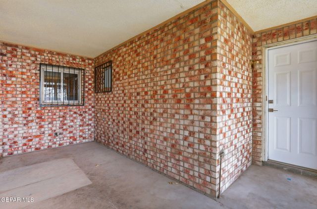 1051 SAINT JOHNS Drive, El Paso, TX 79903