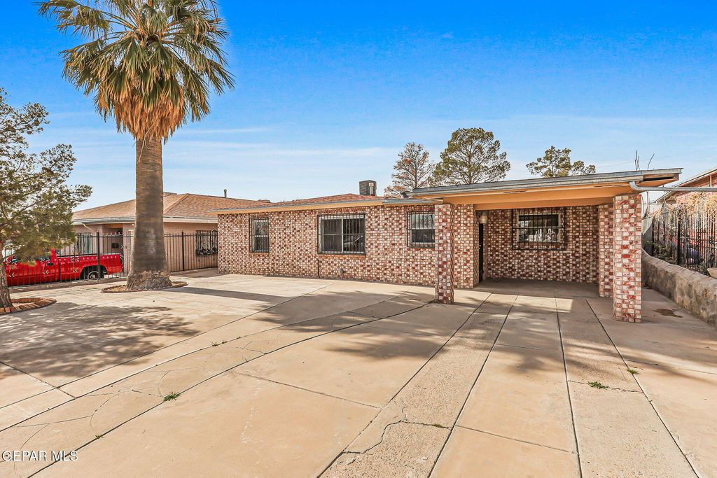 1051 SAINT JOHNS Drive, El Paso, TX 79903