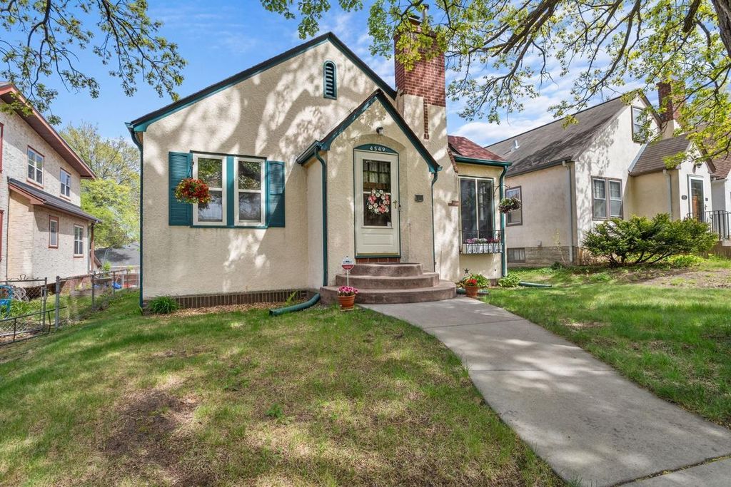 4549 18th Avenue S, Minneapolis, MN 55407