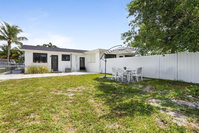 70 NE 186th Ter, Miami, FL 33179