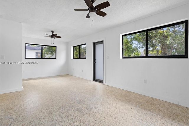 70 NE 186th Ter, Miami, FL 33179