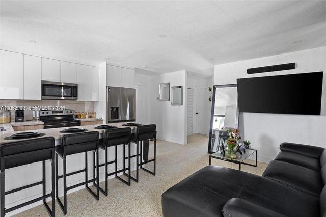 70 NE 186th Ter, Miami, FL 33179