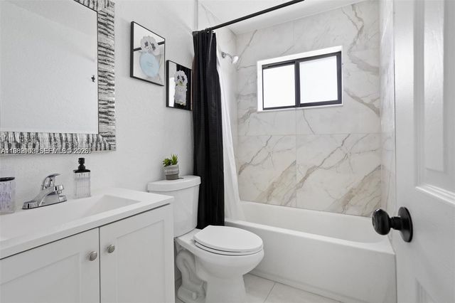 70 NE 186th Ter, Miami, FL 33179