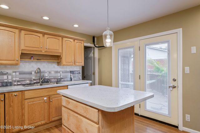 2804 Gleeson Ln, Louisville, KY 40299