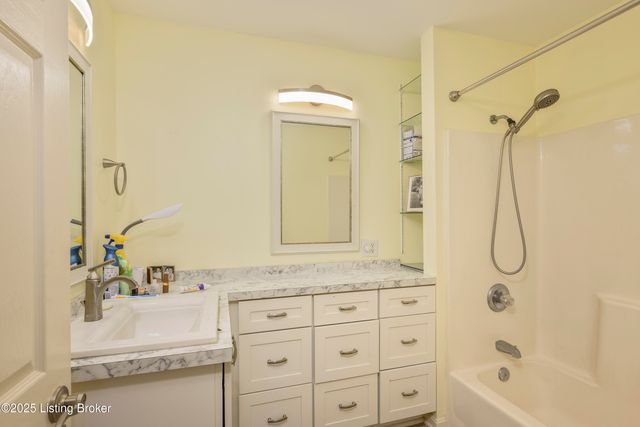 2804 Gleeson Ln, Louisville, KY 40299