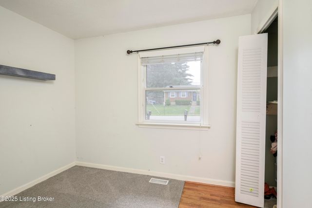 2804 Gleeson Ln, Louisville, KY 40299