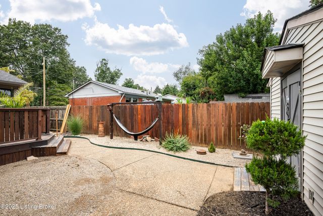 2804 Gleeson Ln, Louisville, KY 40299