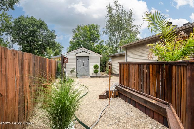 2804 Gleeson Ln, Louisville, KY 40299