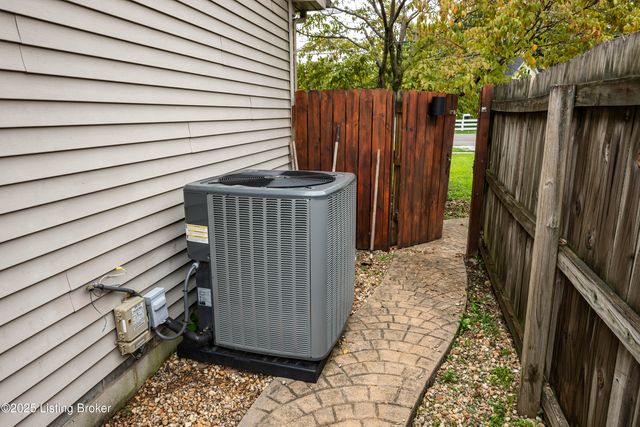 2804 Gleeson Ln, Louisville, KY 40299