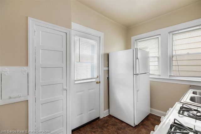 1405 Lakepointe Street, Grosse Pointe Park, MI 48230