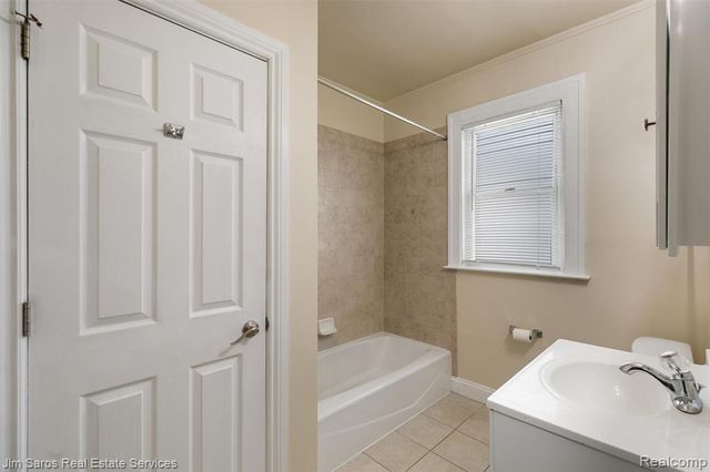 1405 Lakepointe Street, Grosse Pointe Park, MI 48230