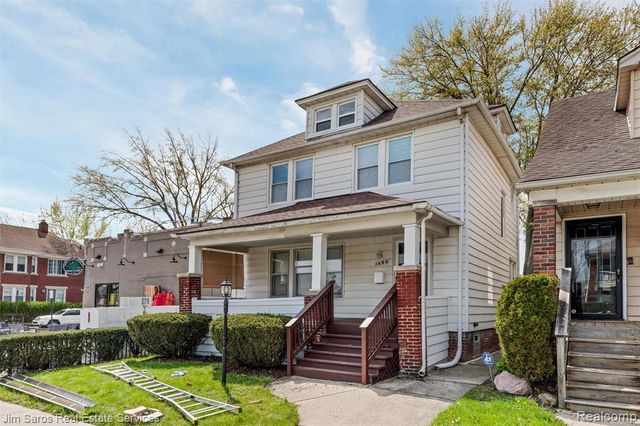 1405 Lakepointe Street, Grosse Pointe Park, MI 48230