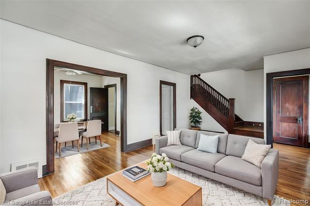 1405 Lakepointe Street, Grosse Pointe Park, MI 48230