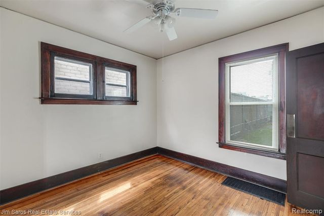 1405 Lakepointe Street, Grosse Pointe Park, MI 48230