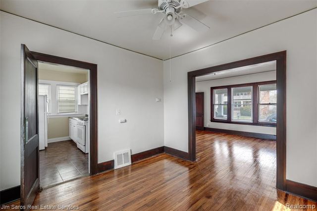 1405 Lakepointe Street, Grosse Pointe Park, MI 48230