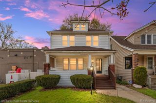 1405 Lakepointe Street, Grosse Pointe Park, MI 48230