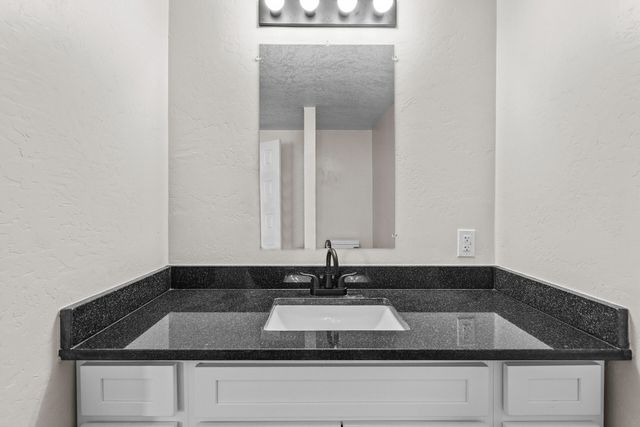 66 Coyote Loop, Moriarty, NM 87035