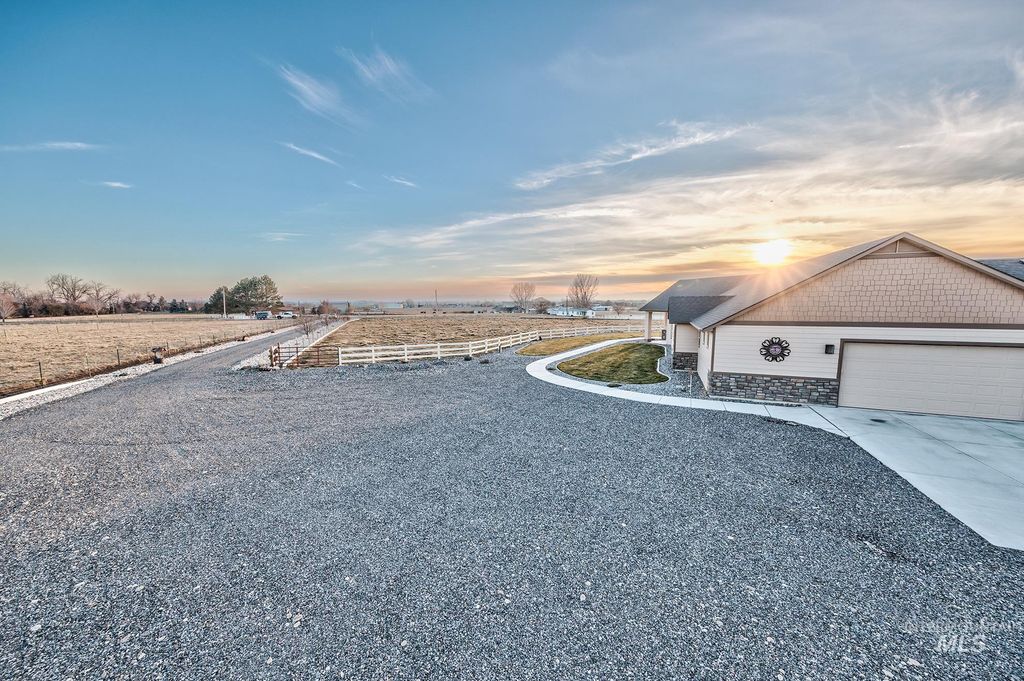 6916 E Brindle Point Dr, Nampa, ID 83687 photo 2