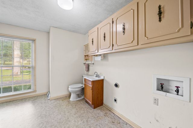 409 Idlewood Dr, Clarksville, TN 37043