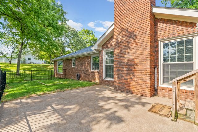 409 Idlewood Dr, Clarksville, TN 37043