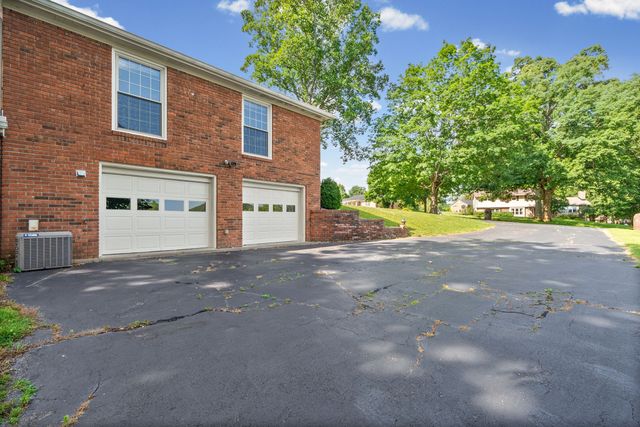 409 Idlewood Dr, Clarksville, TN 37043