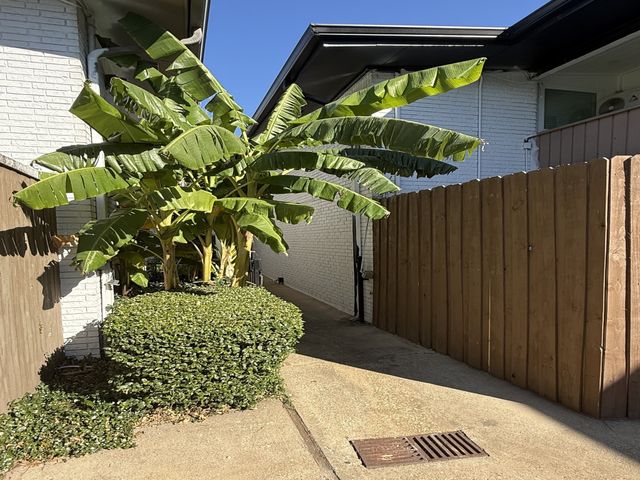 2627 Douglas Avenue 115, Dallas, TX 75219