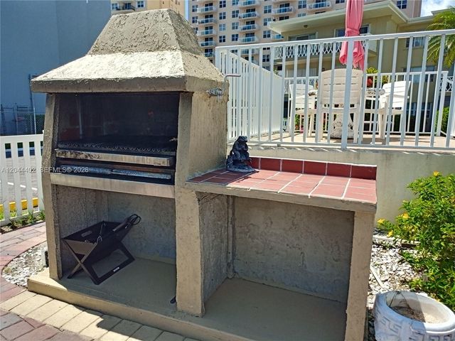450 Golden Isles Drive 2H, Hallandale Beach, FL 33009