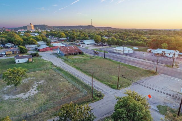1206B S Oak Avenue, Mineral Wells, TX 76067