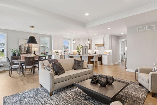 118 Spring Farm Road, North Oaks, MN 55127