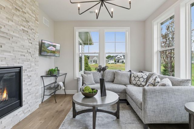 118 Spring Farm Road, North Oaks, MN 55127