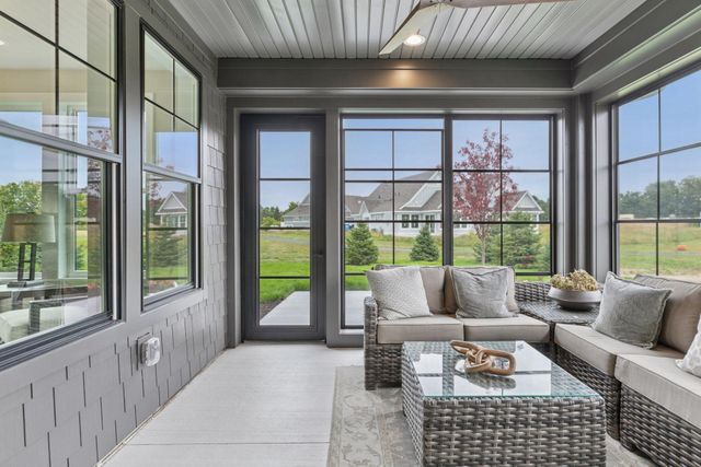 118 Spring Farm Road, North Oaks, MN 55127