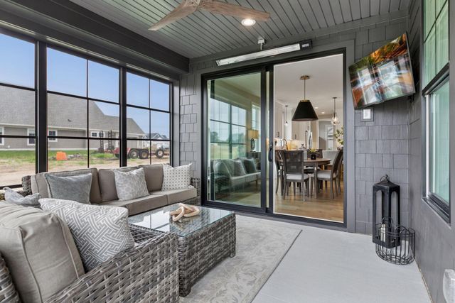 118 Spring Farm Road, North Oaks, MN 55127