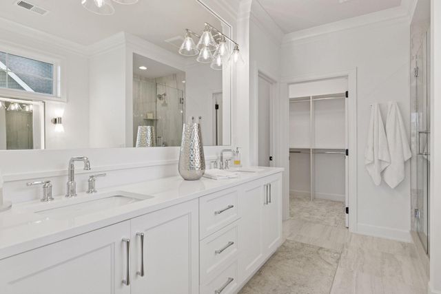 118 Spring Farm Road, North Oaks, MN 55127