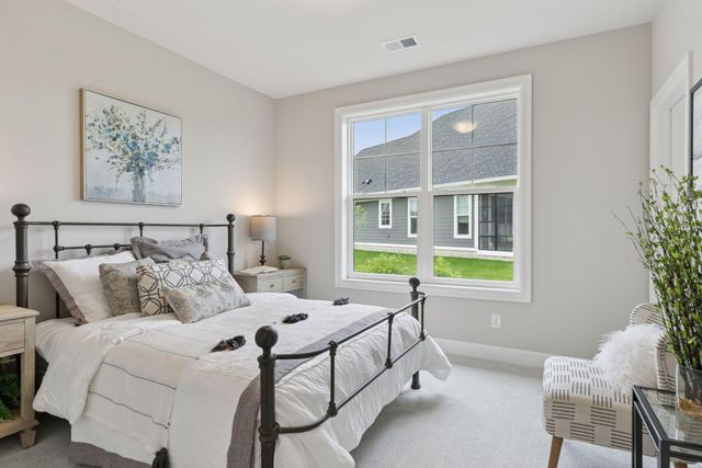 118 Spring Farm Road, North Oaks, MN 55127