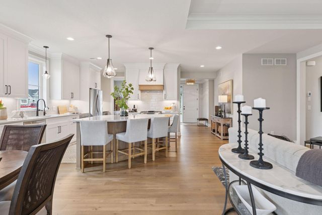 118 Spring Farm Road, North Oaks, MN 55127