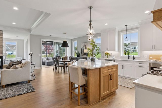 118 Spring Farm Road, North Oaks, MN 55127