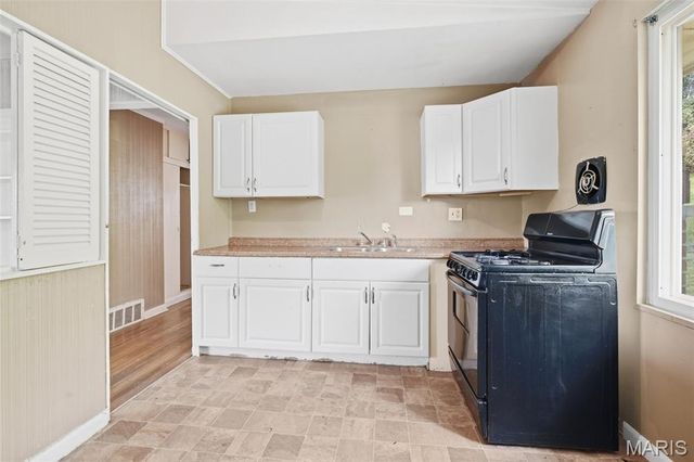 9808 Cambria Drive, St Louis, MO 63136