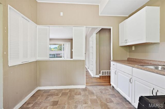 9808 Cambria Drive, St Louis, MO 63136
