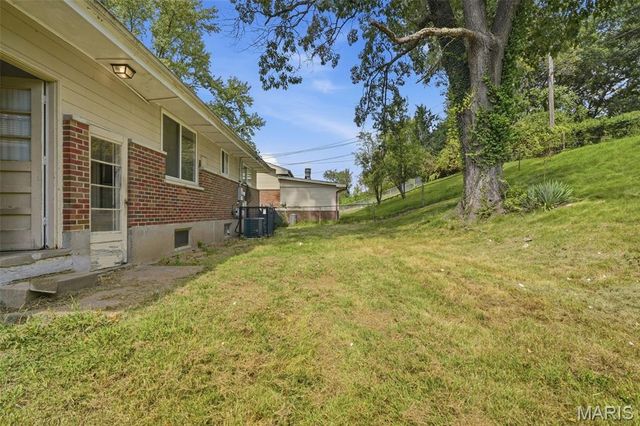9808 Cambria Drive, St Louis, MO 63136