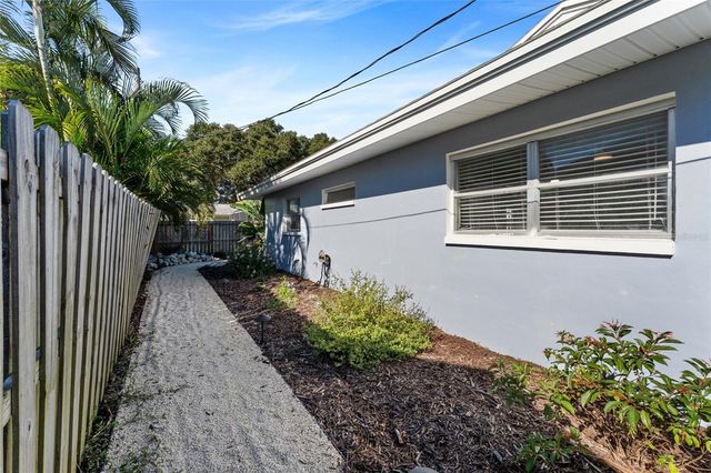 1856 CAMEO WAY, Clearwater, FL 33756