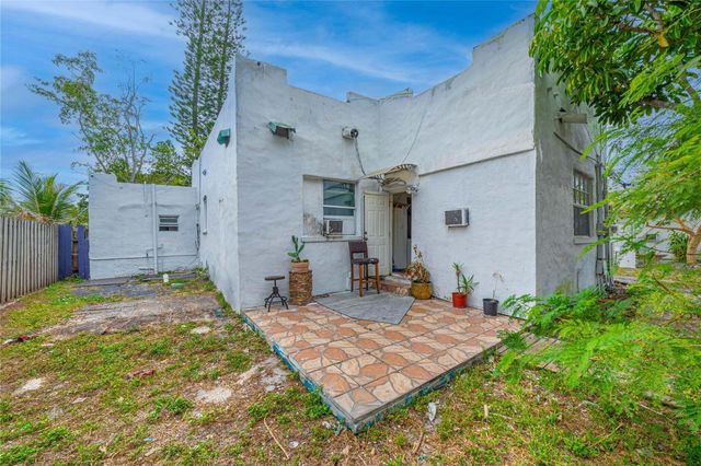 224 SW 14th Street, Dania Beach, FL 33004