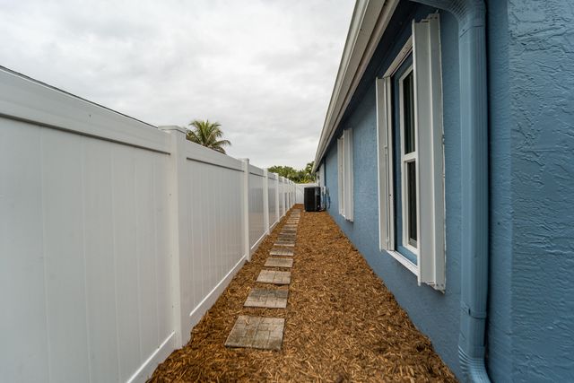 2800 SW Montego Terrace, Stuart, FL 34997