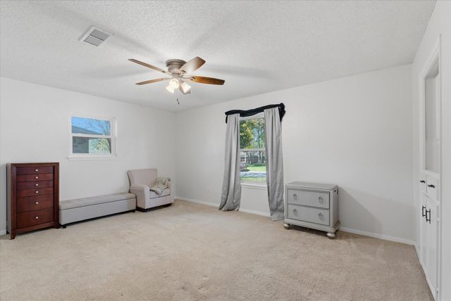 4014 Pin Oak Drive, Mont Belvieu, TX 77523