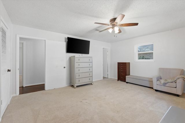 4014 Pin Oak Drive, Mont Belvieu, TX 77523