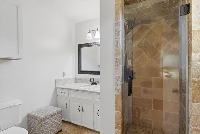 4014 Pin Oak Drive, Mont Belvieu, TX 77523