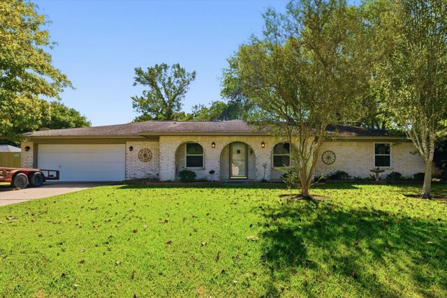 4014 Pin Oak Drive, Mont Belvieu, TX 77523